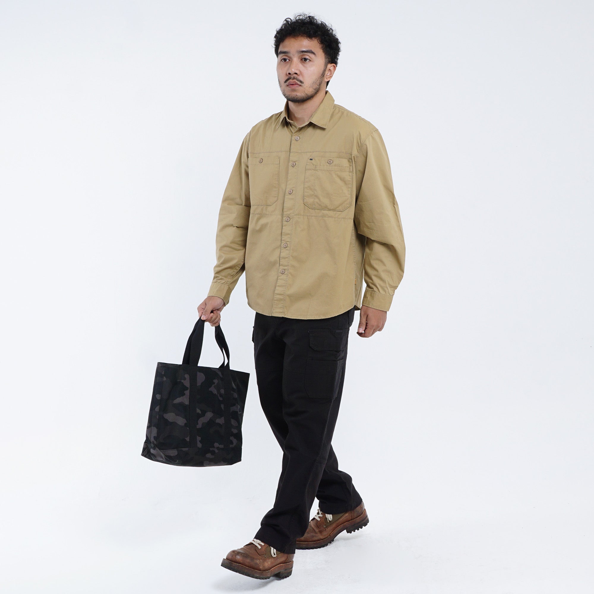 M.Gee Kemeja Kerja Pria Lengan Panjang Outdoor Camper C039 Khaky