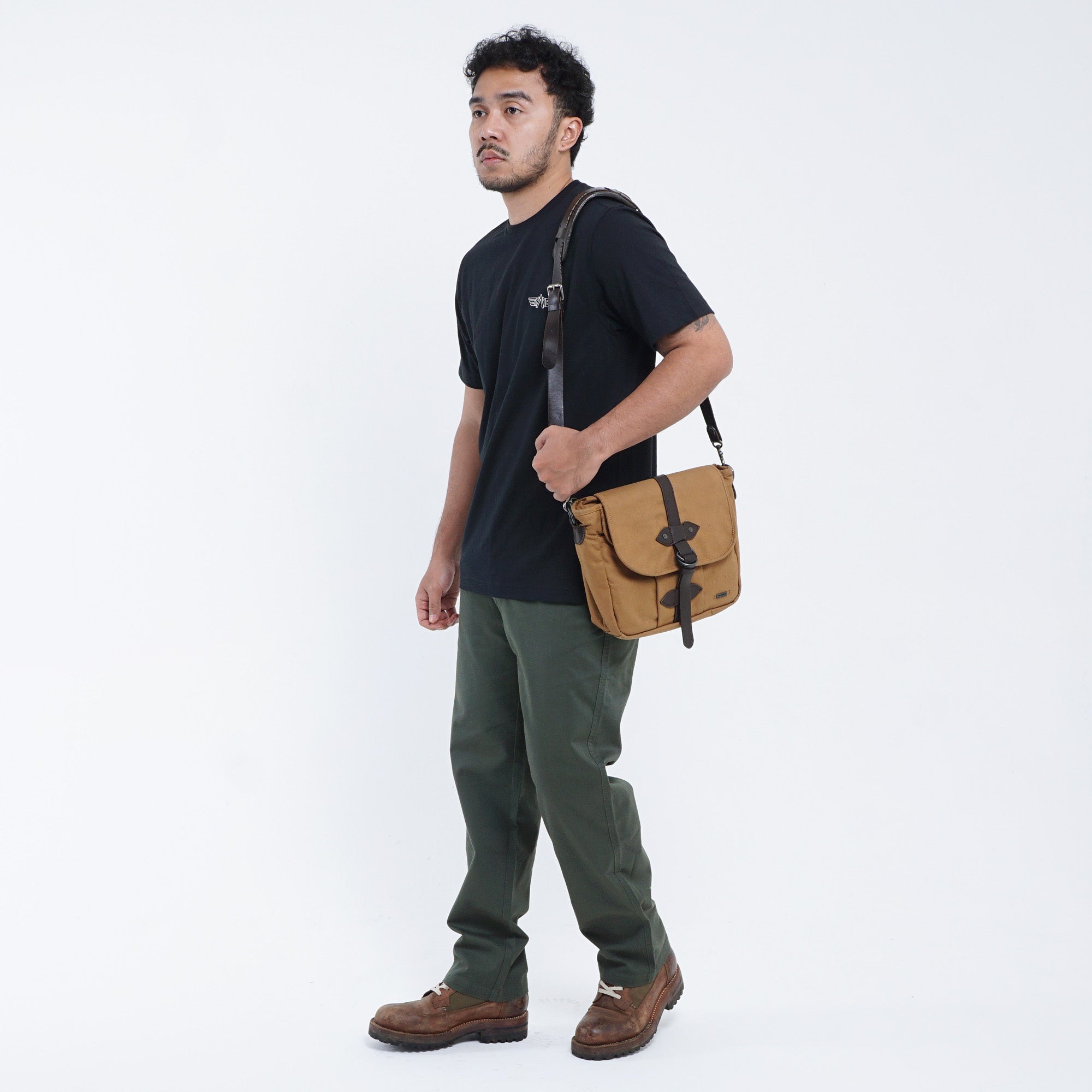 MGee Kaos Pria Lengan Pendek Polos M Gee Oliver C134 Black