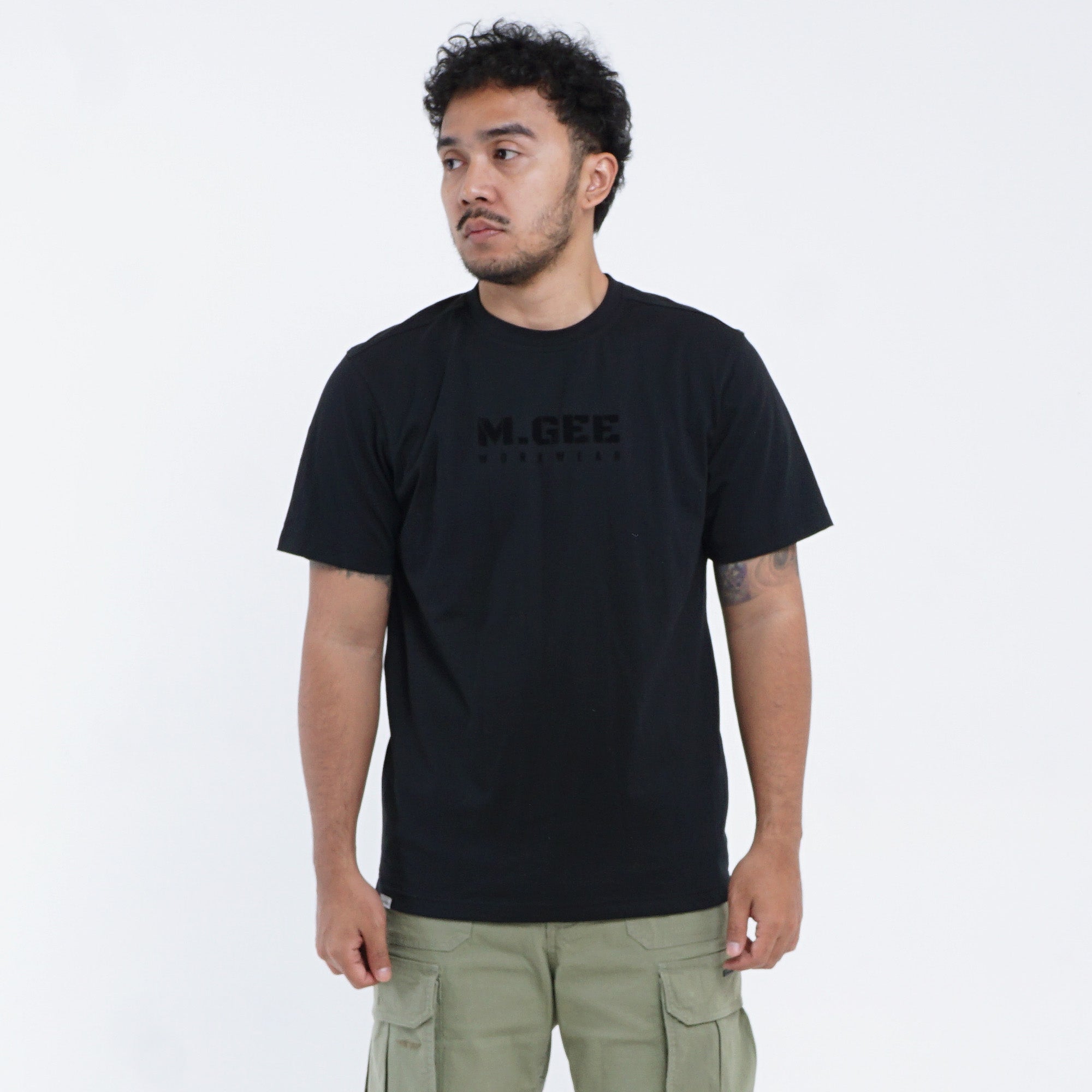 MGee Kaos Polos Pria Lengan Pendek M Gee Original Oliver C145 Black