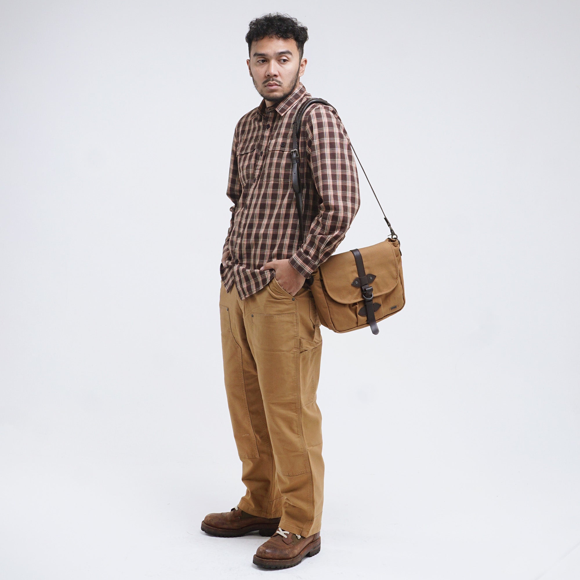Kemeja Lengan Panjang Camper C041 Brown