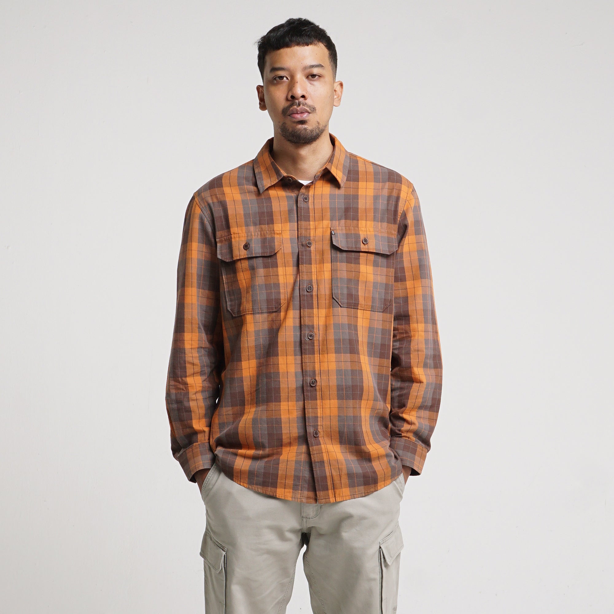 Kemeja Kotak-Kotak Pria Lengan Panjang Outdoor Camper C026