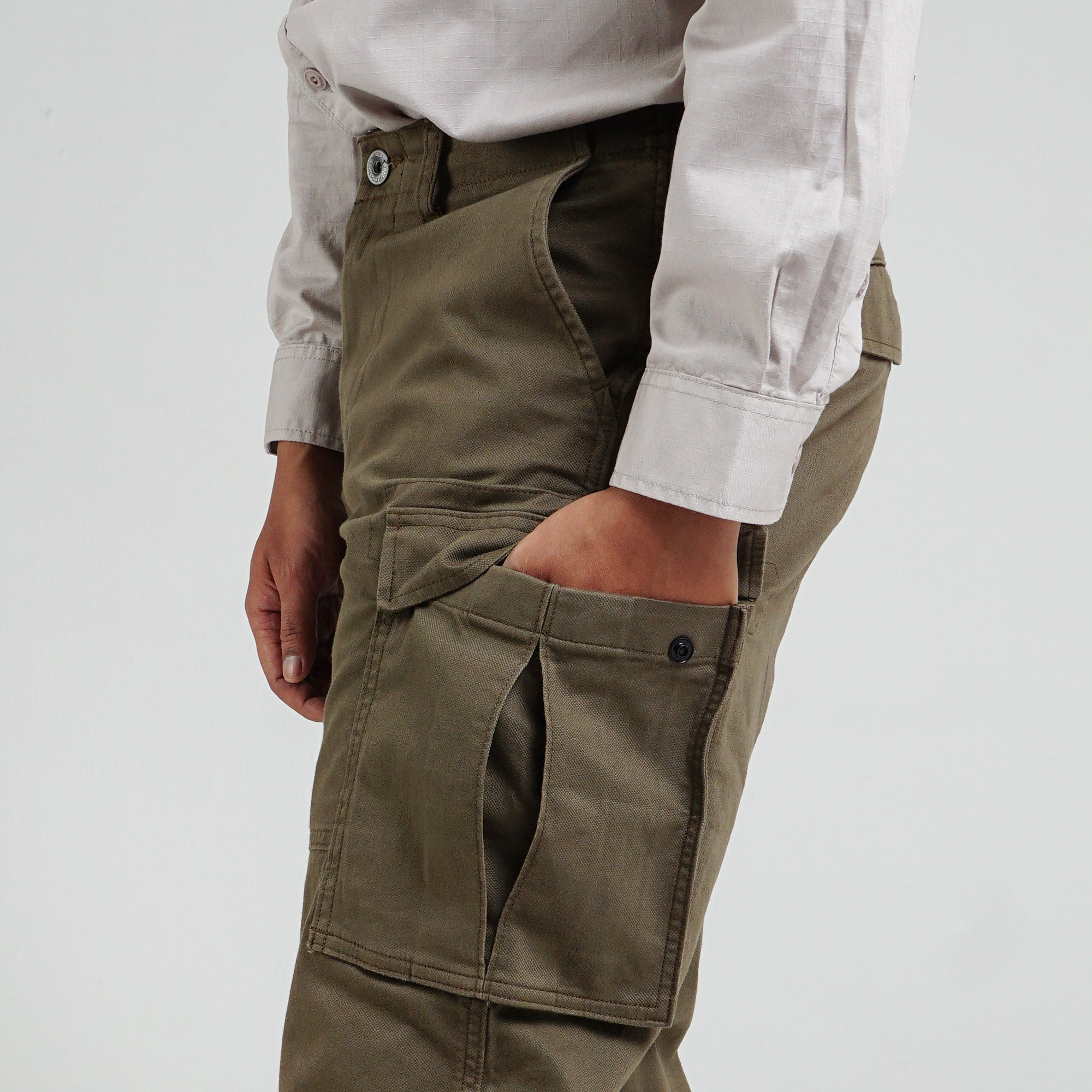 M.Gee Celana Kerja Cargo Panjang Pria GREG C019 Dark Olive