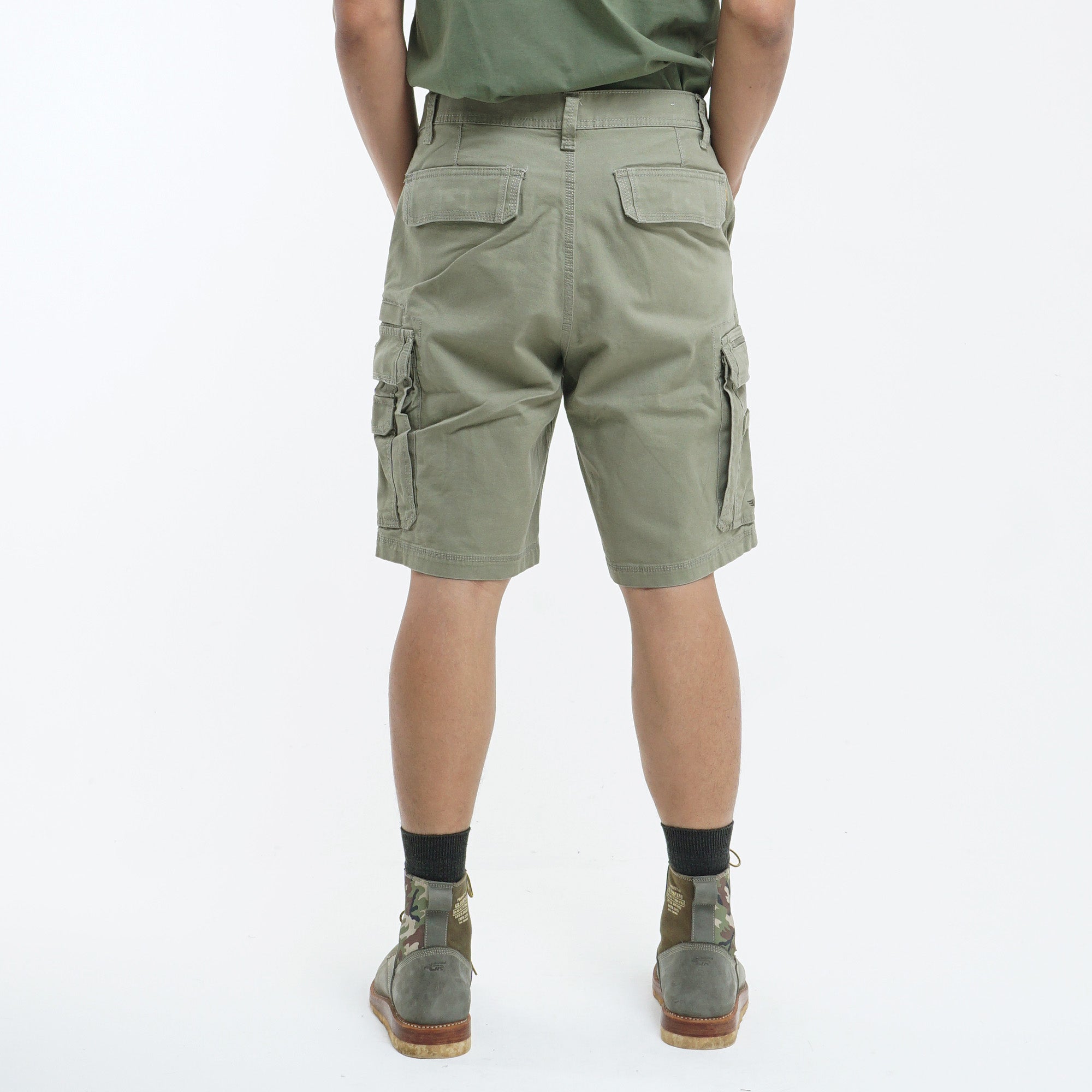 M.Gee Celana Pendek Pria Kargo Rows C014 Olive