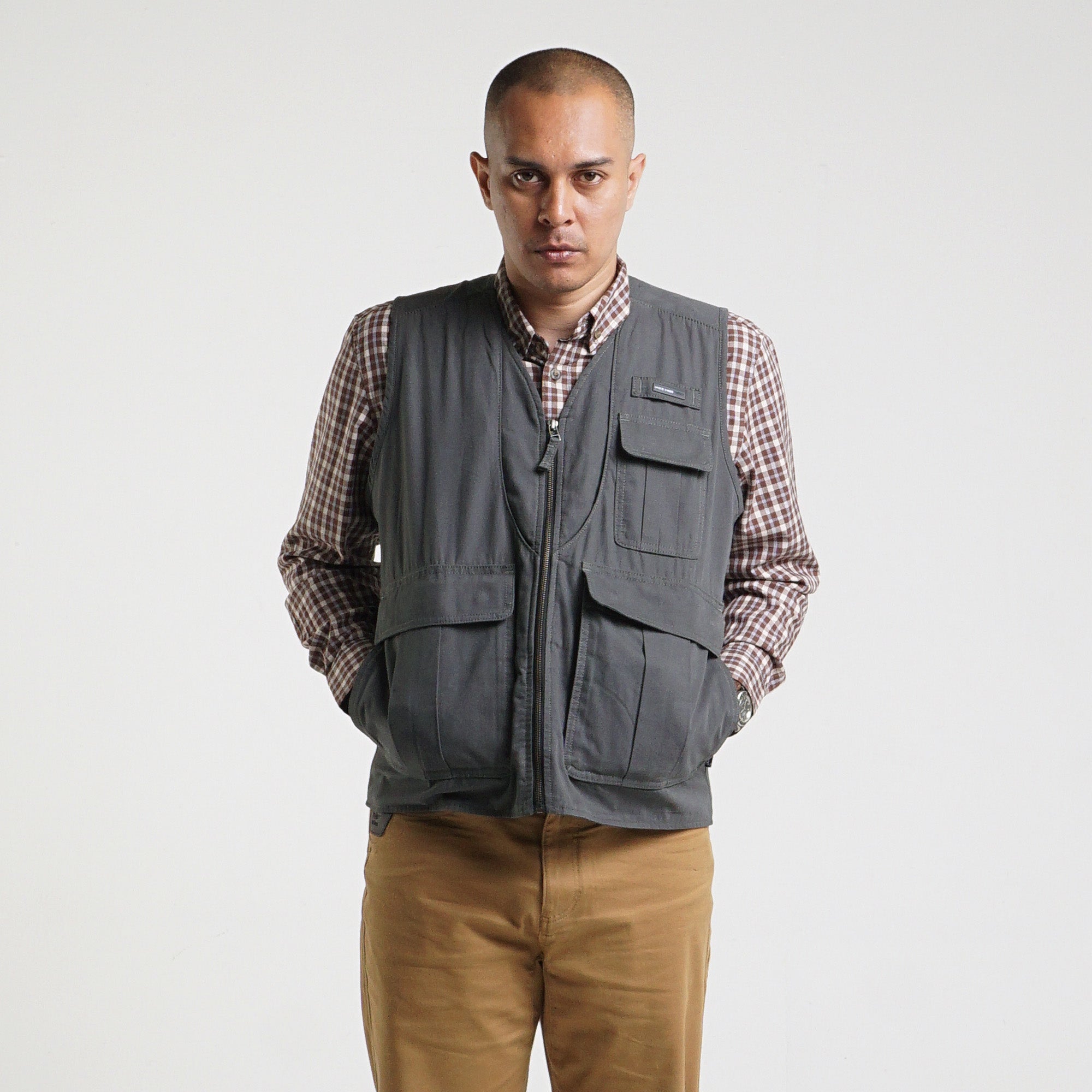 M.Gee Jaket Rompi Vest Pria Mgee West C001 Dark Grey