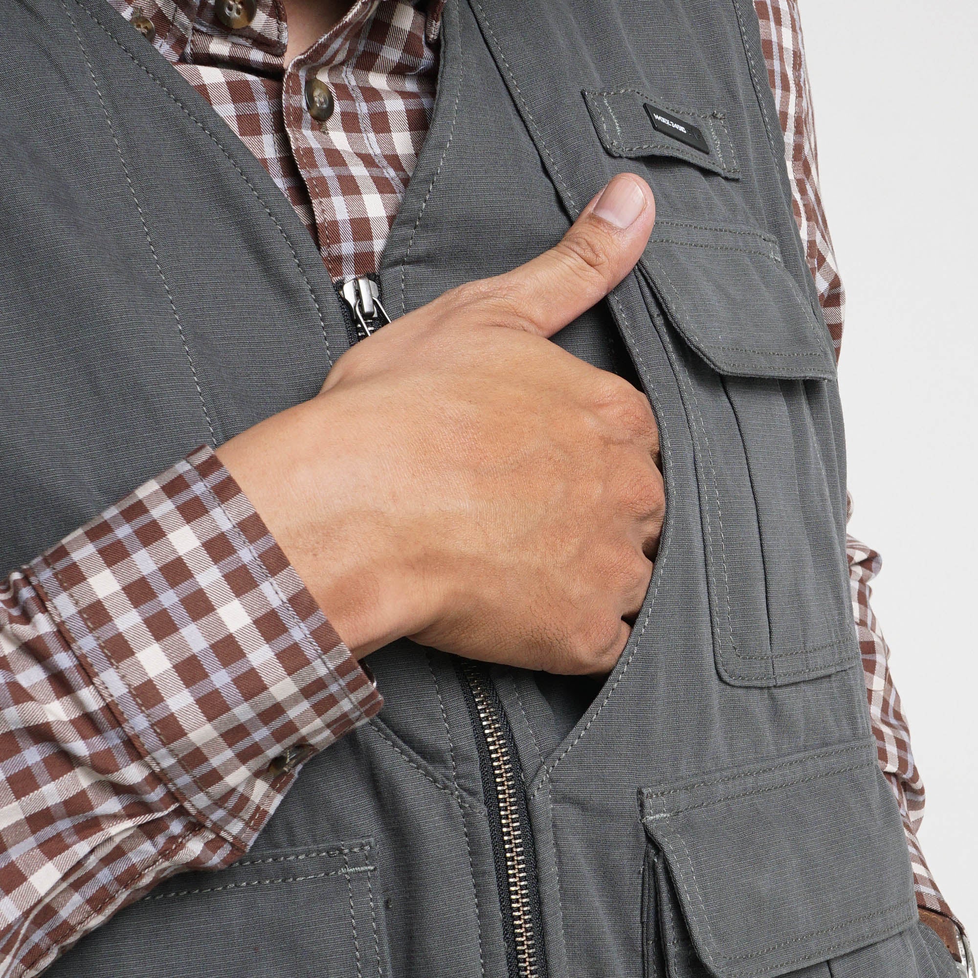 M.Gee Jaket Rompi Vest Pria Mgee West C001 Dark Grey