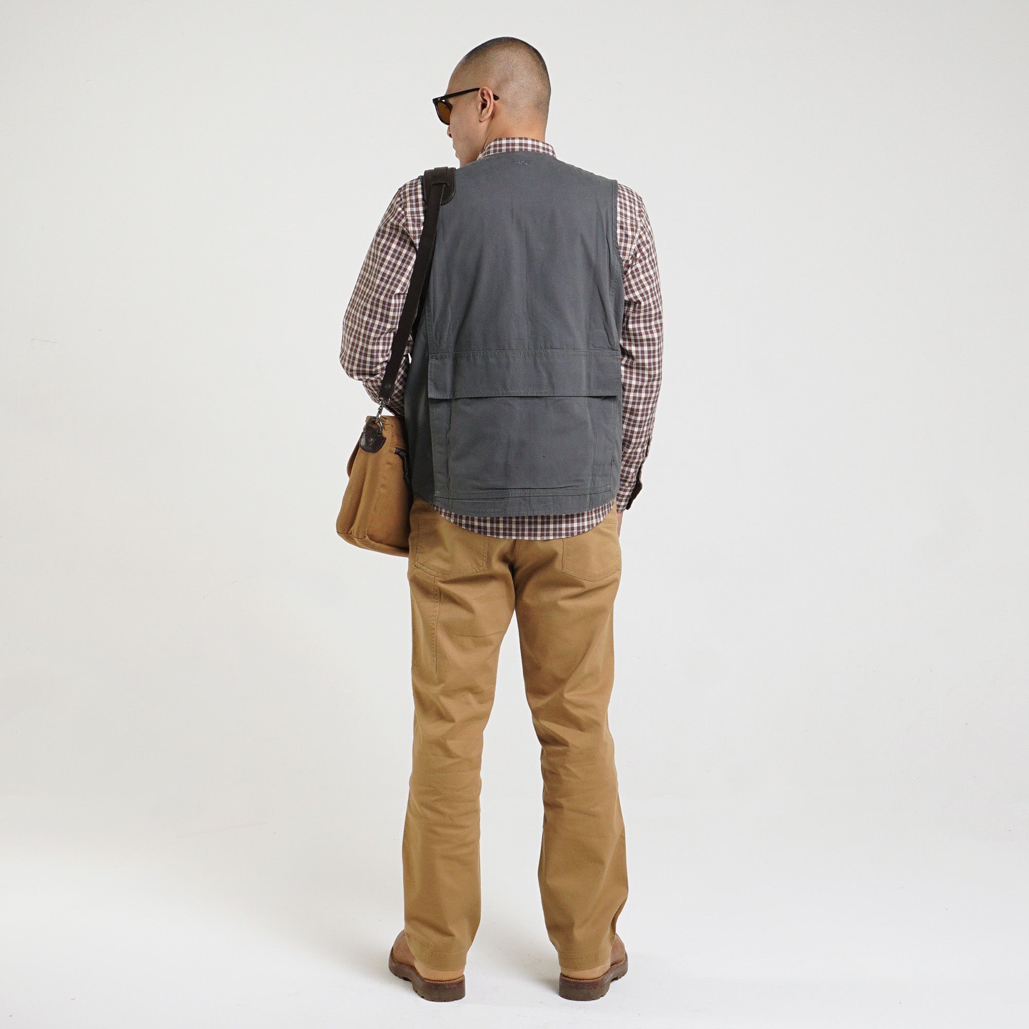 M.Gee Jaket Rompi Vest Pria Mgee West C001 Dark Grey