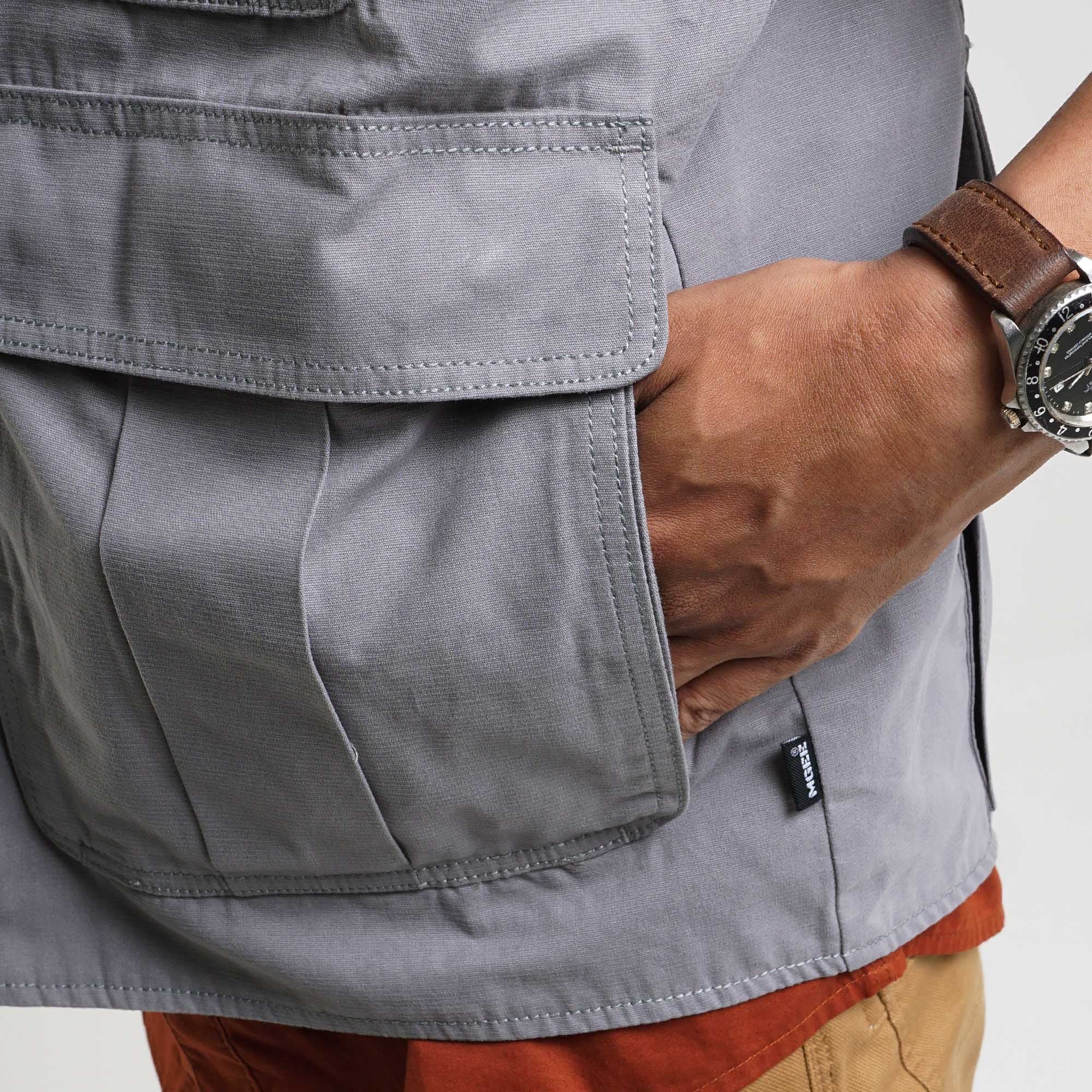 MGee Jaket Rompi Vest Pria Mgee West C001 Light Grey