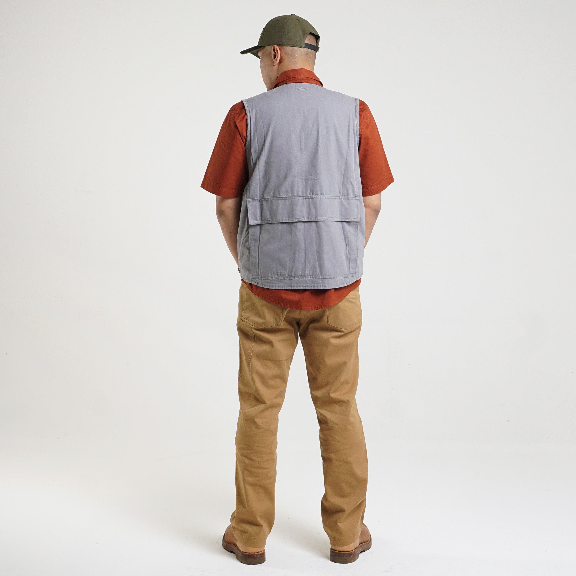 MGee Jaket Rompi Vest Pria Mgee West C001 Light Grey